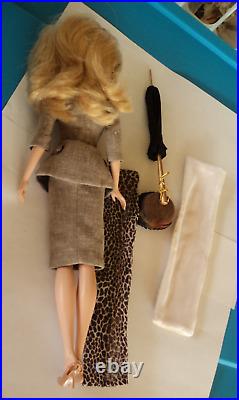 2004 Loose Barbie Silkstone Trench Setter In Some Boulevard Fashion Clothes