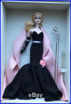 2009 Silkstone Stunning In the Spotlight Barbie DollGold LabelMint