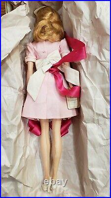 Barbie Doll The Waitress Fashion Model Silkstone Gold Label