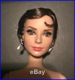 Beautiful Gold Label Barbie Audrey Hepburn Sabrina -silkstone X8277