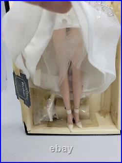 FREE SHIPPING Barbie Silkstone Principessa Doll NEW Gold Label