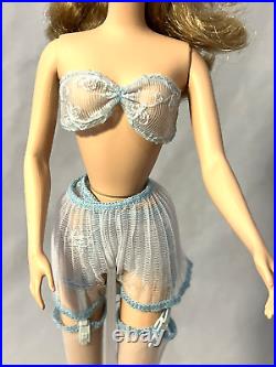 Market Day Silkstone Barbie Fashion Model 2007 Gold Label Wearing Blue Lingerie