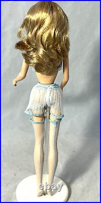 Market Day Silkstone Barbie Fashion Model 2007 Gold Label Wearing Blue Lingerie