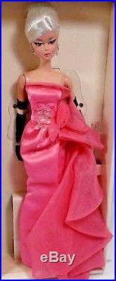 NRFB 2016 Barbie Fashion Model Collection GLAM GOWN Silkstone Doll GOLD LABEL