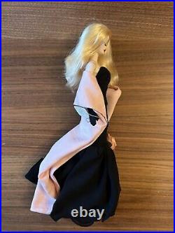 Stunning In The Spotlight Silkstone Barbie Doll 2009 Mattel N6603 Complete