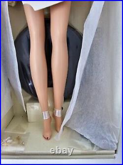 Suite Retreat Fashion Model Collection Gold Label Barbie Doll 2004 Mattel G8078