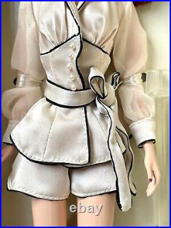 Suite Retreat Silkstone Fashion Model Barbie 2005 G8078 New NRFB